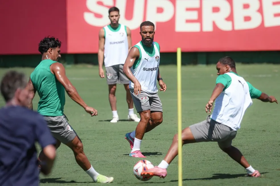 Fluminense ganha reforço caseiro: Nonato volta aos treinos e vira trunfo para o clássico contra o Vasco