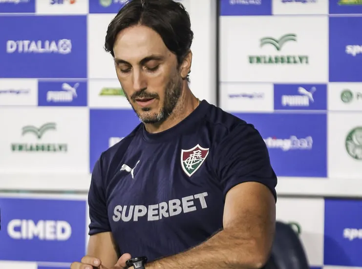 Fluminense corre contra o relógio: o drama tricolor na busca por um camisa 9 antes do fim da janela