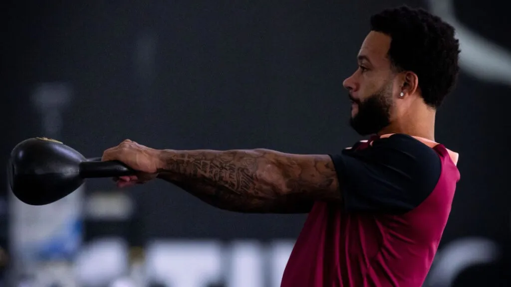 Memphis Depay: O plano do Corinthians para evitar o colapso físico