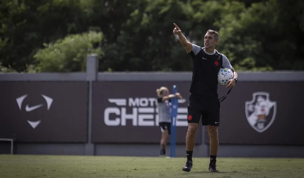 Vasco sob Nova Direção: O Plano de Bruno Lazaroni para Vencer o Santos na Vila Vasco sob Nova Direção: O Plano de Bruno Lazaroni para Vencer o Santos na Vila