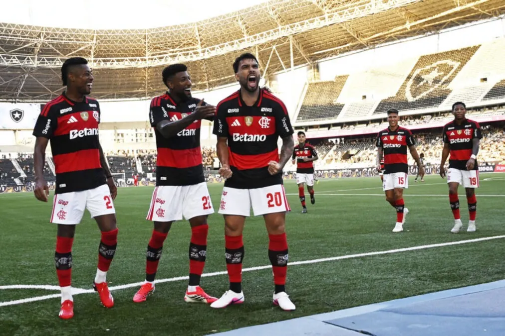 Lucas Paquetá no Flamengo: o dilema tático e a pressão por protagonismo após um mês