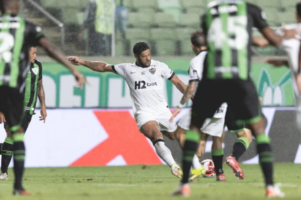 Hulk atinge 300 jogos no Atlético-MG e foca em título histórico contra o Cruzeiro