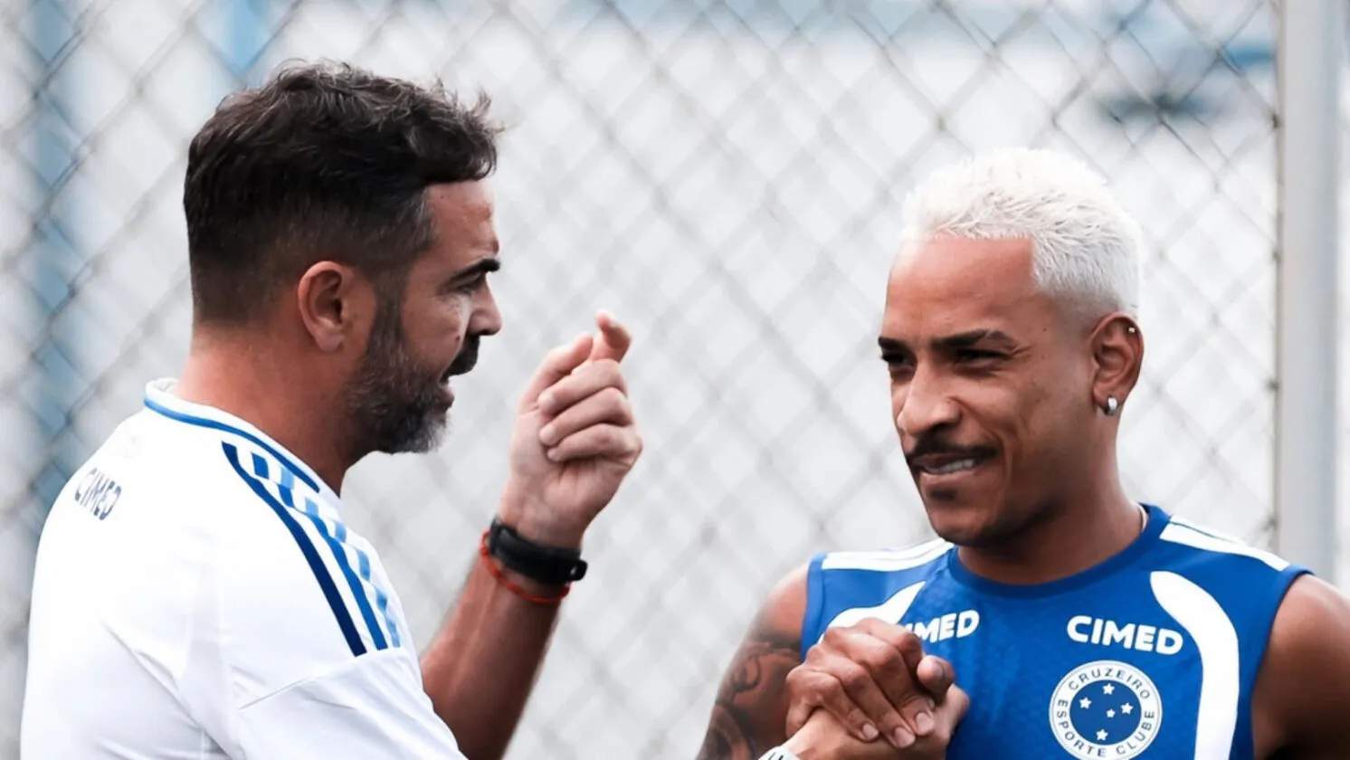 Artur Jorge trava reforços no Cruzeiro e foca no elenco atual