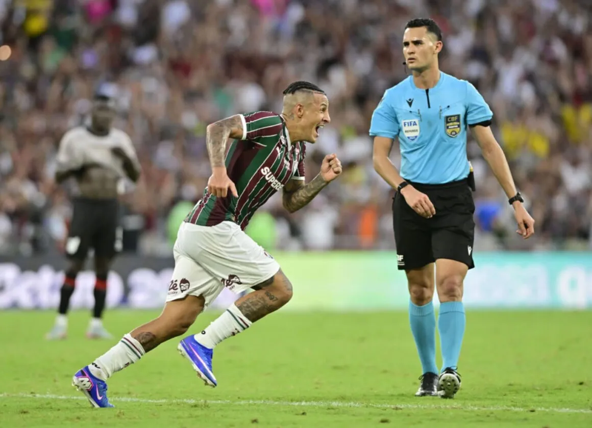 Dilema no Fluminense: Luis Zubeldía define titular da lateral