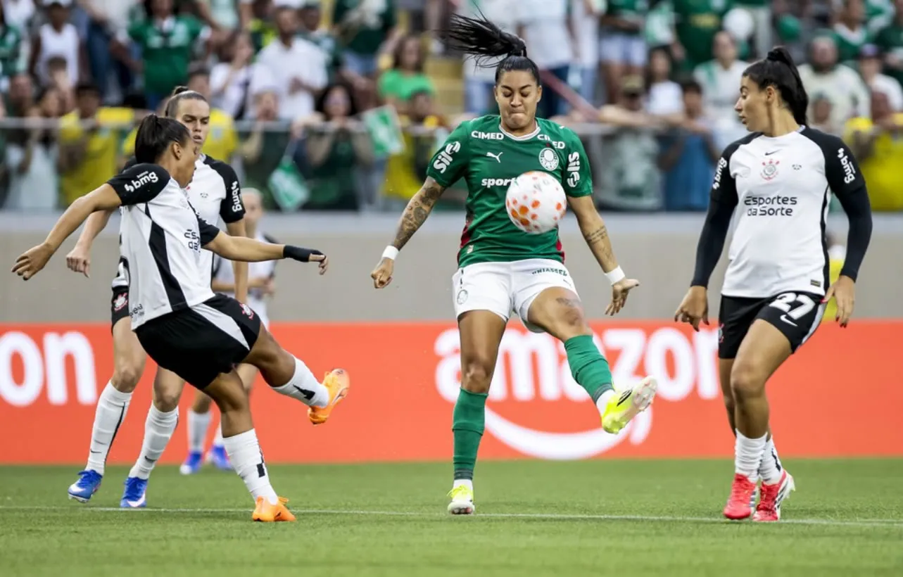 Brasileirão Feminino retoma com clássicos e nova era de premiações na CBF