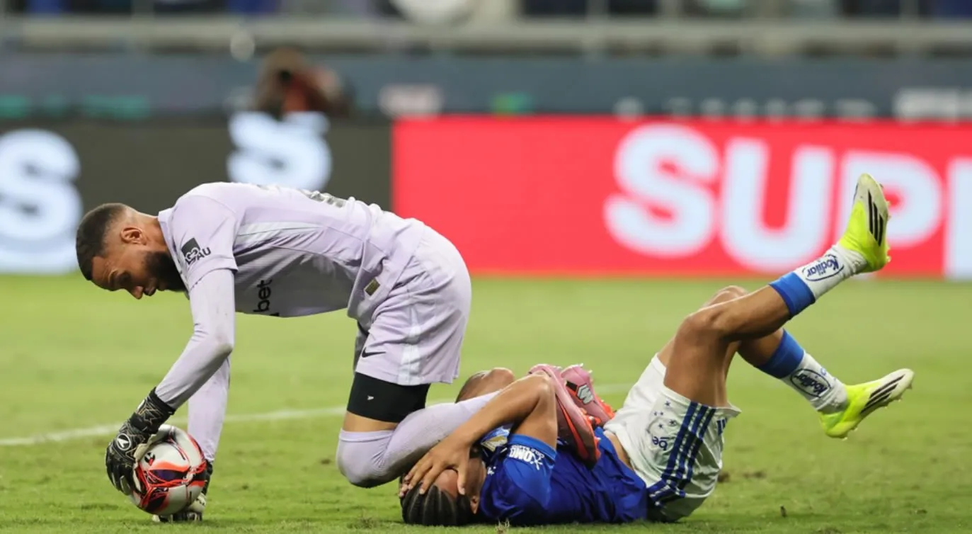 Everson quebra o silêncio após briga em Cruzeiro x Atlético-MG e admite erro