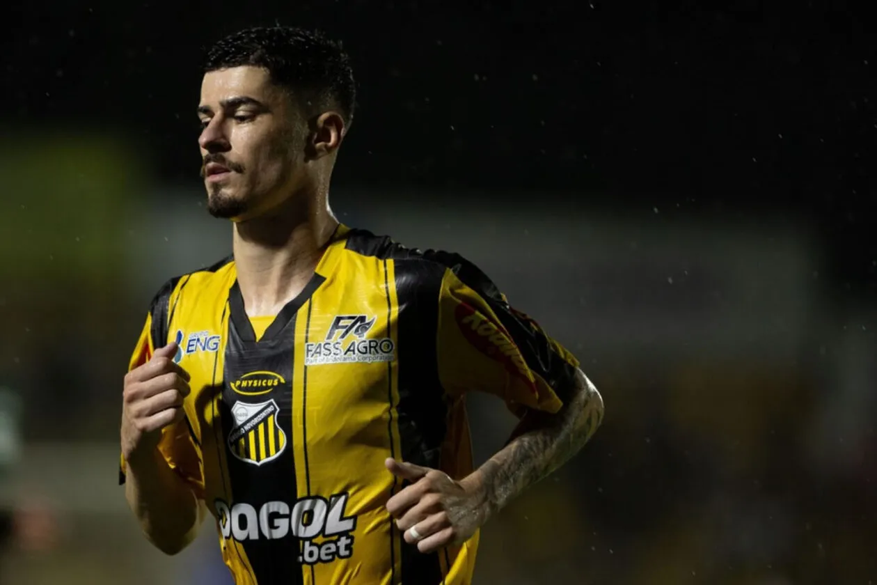 Palmeiras veta saída de Rômulo após propostas "insuficientes"