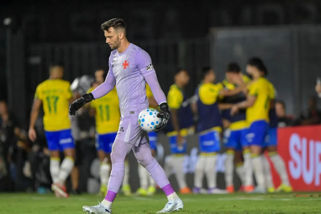Vasco tenta quebrar tabu defensivo em São Januário contra o Grêmio