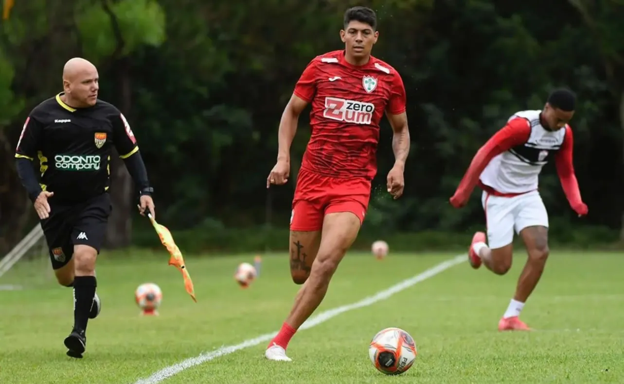 Mercado da Bola: Vitória acelera para fechar com Zé Vitor após destaque no Paulistão