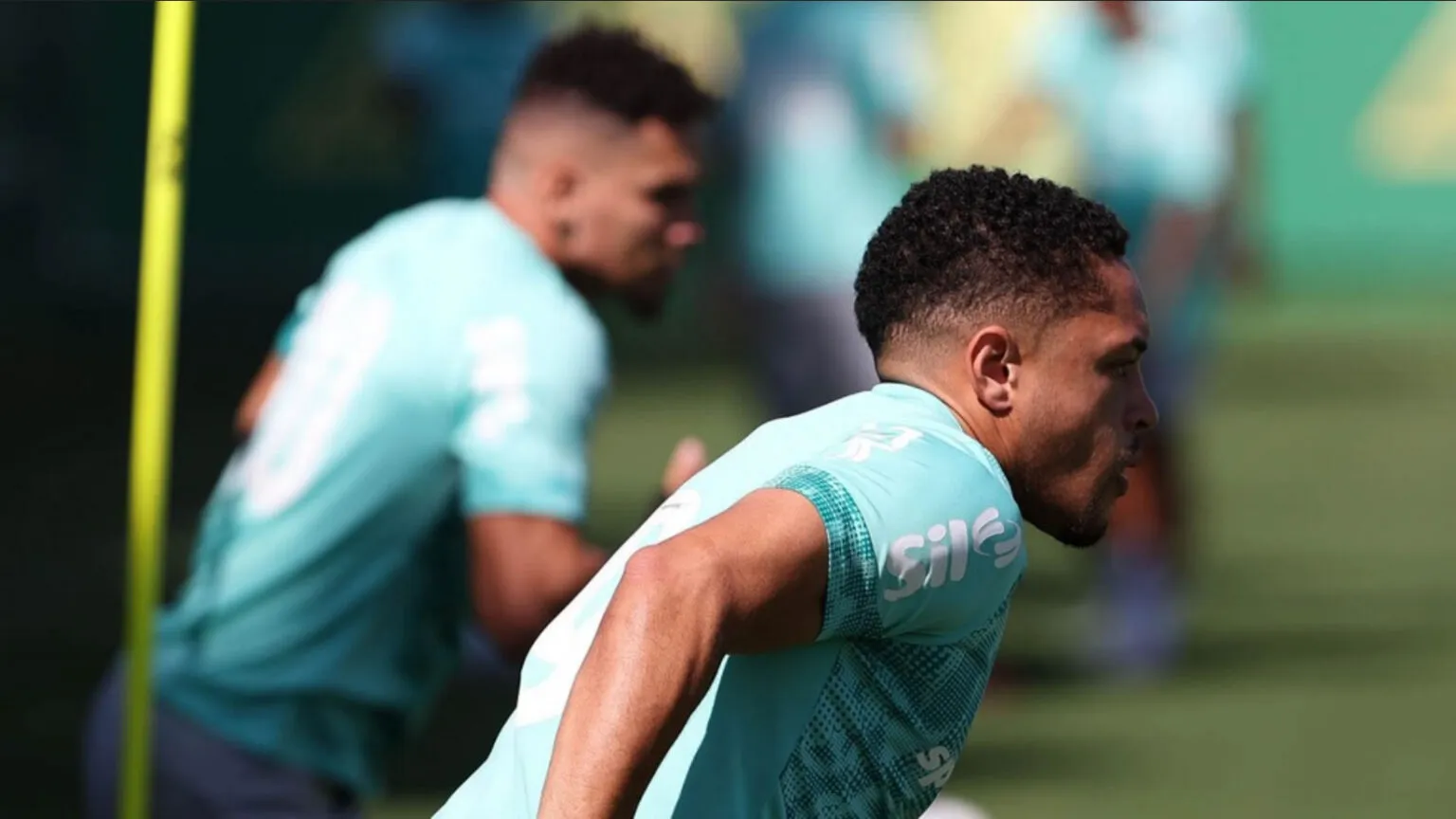 Palmeiras tem retorno de Vitor Roque e Paulinho para a Libertadores