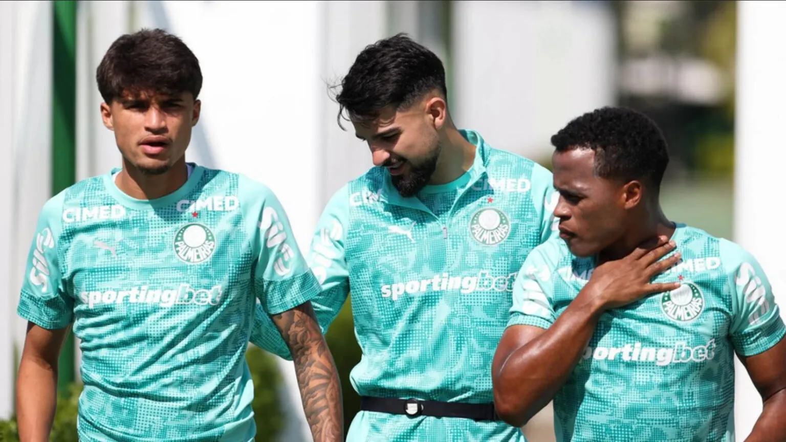 Palmeiras muda escalação contra Athletico e Vitor Roque pode voltar
