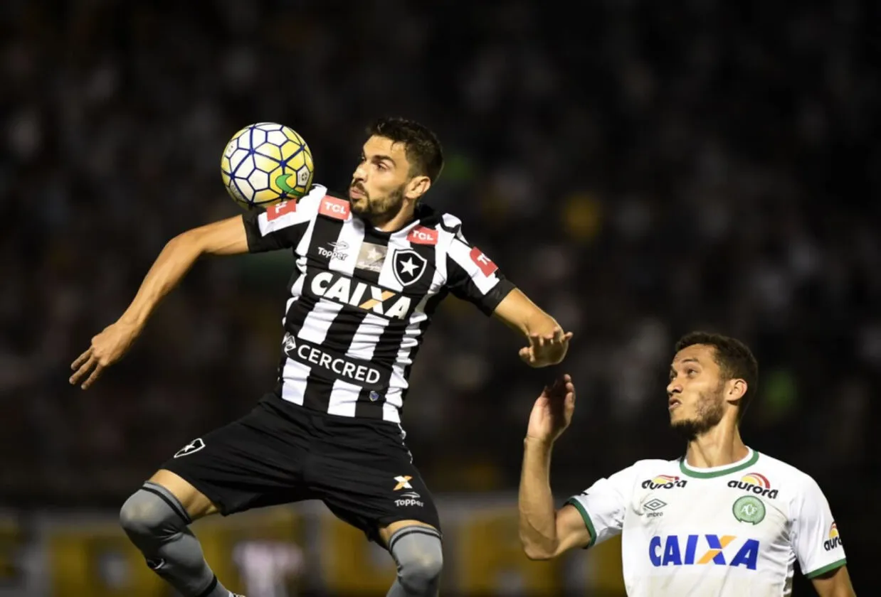 Botafogo e Chapecoense: o tabu de quase uma década em jogo
