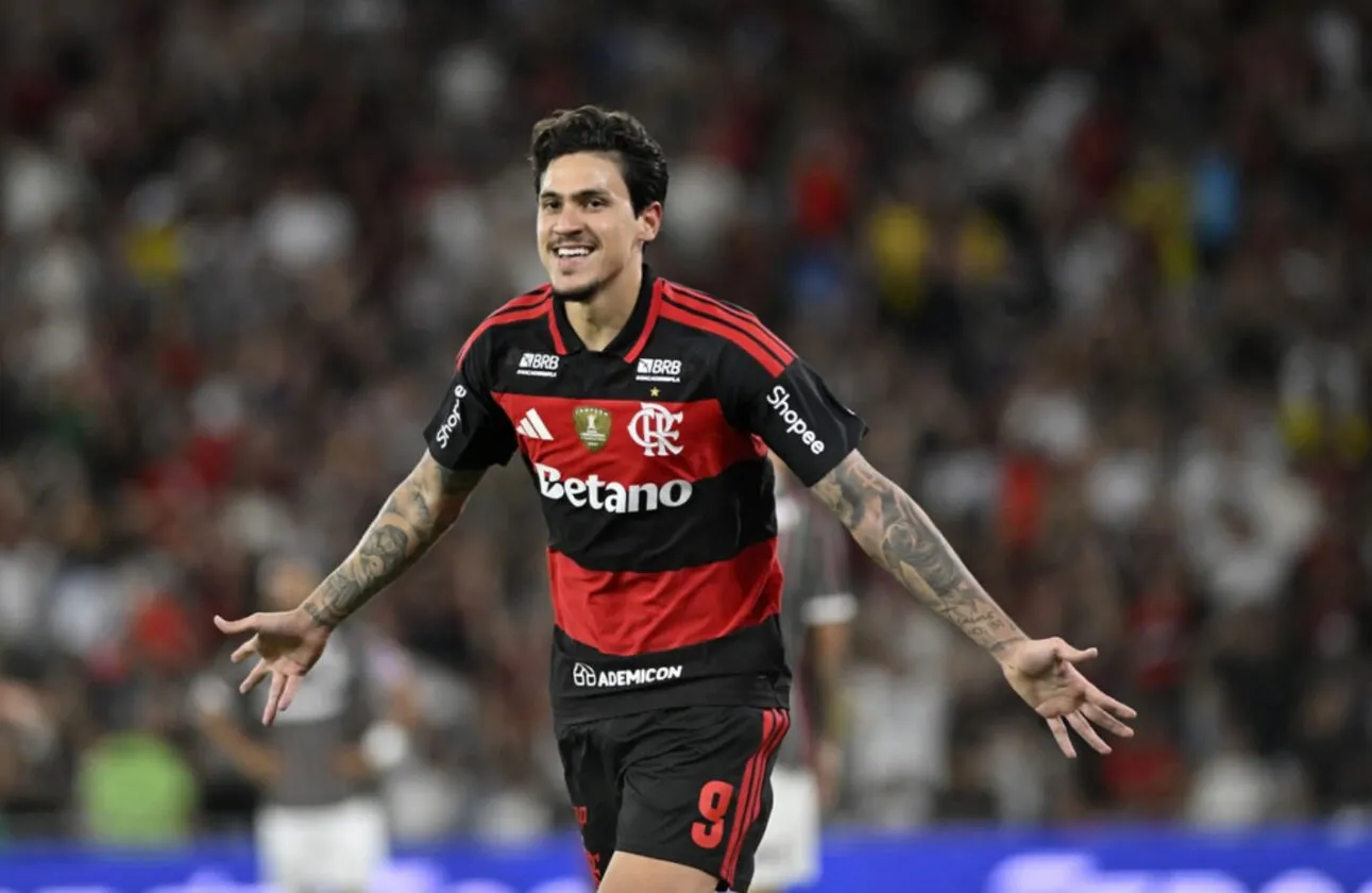 Pedro brilha no Flamengo e vira artilheiro absoluto deste século
