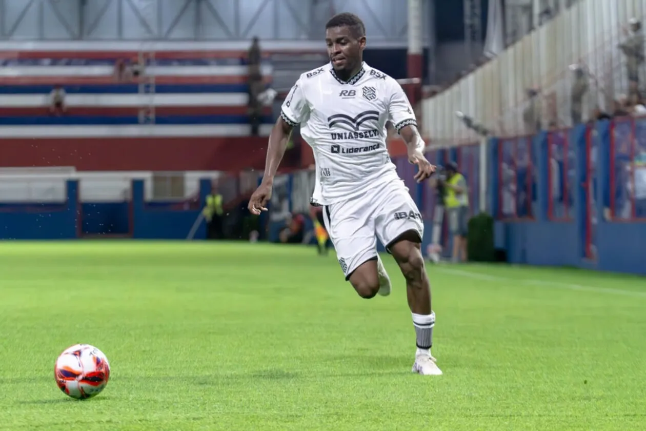 Reformulação no Figueirense: saída de laterais indica novo ciclo