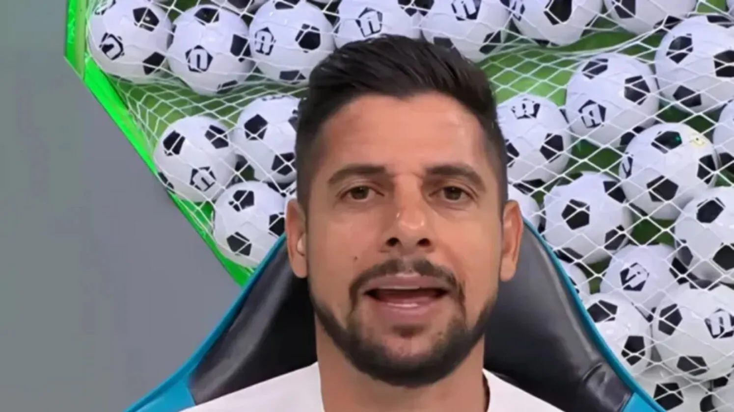 Flamengo x Santos: Cicinho prevê goleada histórica no Maracanã