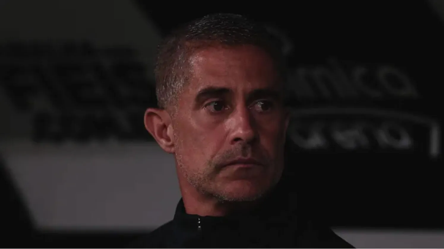 Corinthians trava acerto com Diniz e avalia retorno de Sylvinho Corinthians trava acerto com Diniz e avalia retorno de Sylvinho