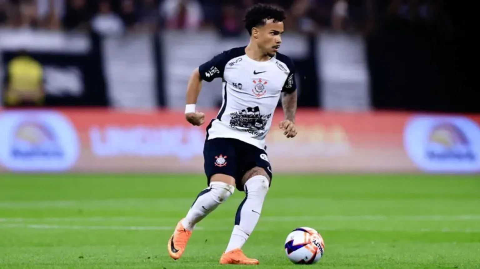 Kaio César ganha confiança de Diniz e vira aposta do Corinthians contra o Vitória