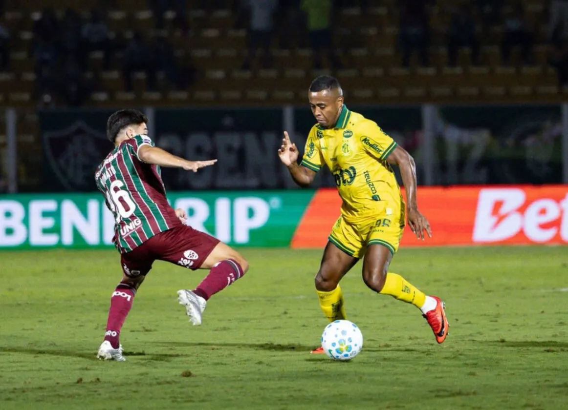 O Retorno do Fantasma: Como a Sombra do Passado Pode Comprometer a Temporada do Fluminense