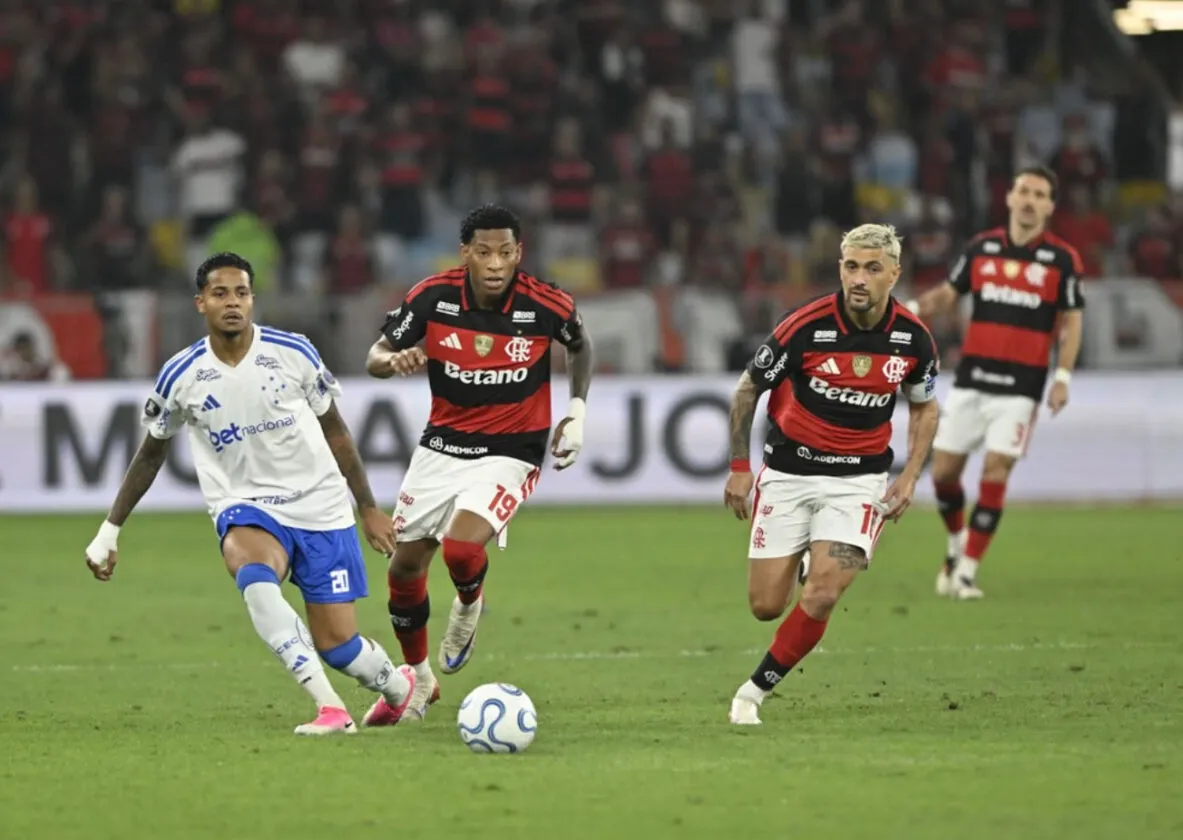 Alvo da Europa: Dínamo de Moscou faz investida por atacante titular do Flamengo