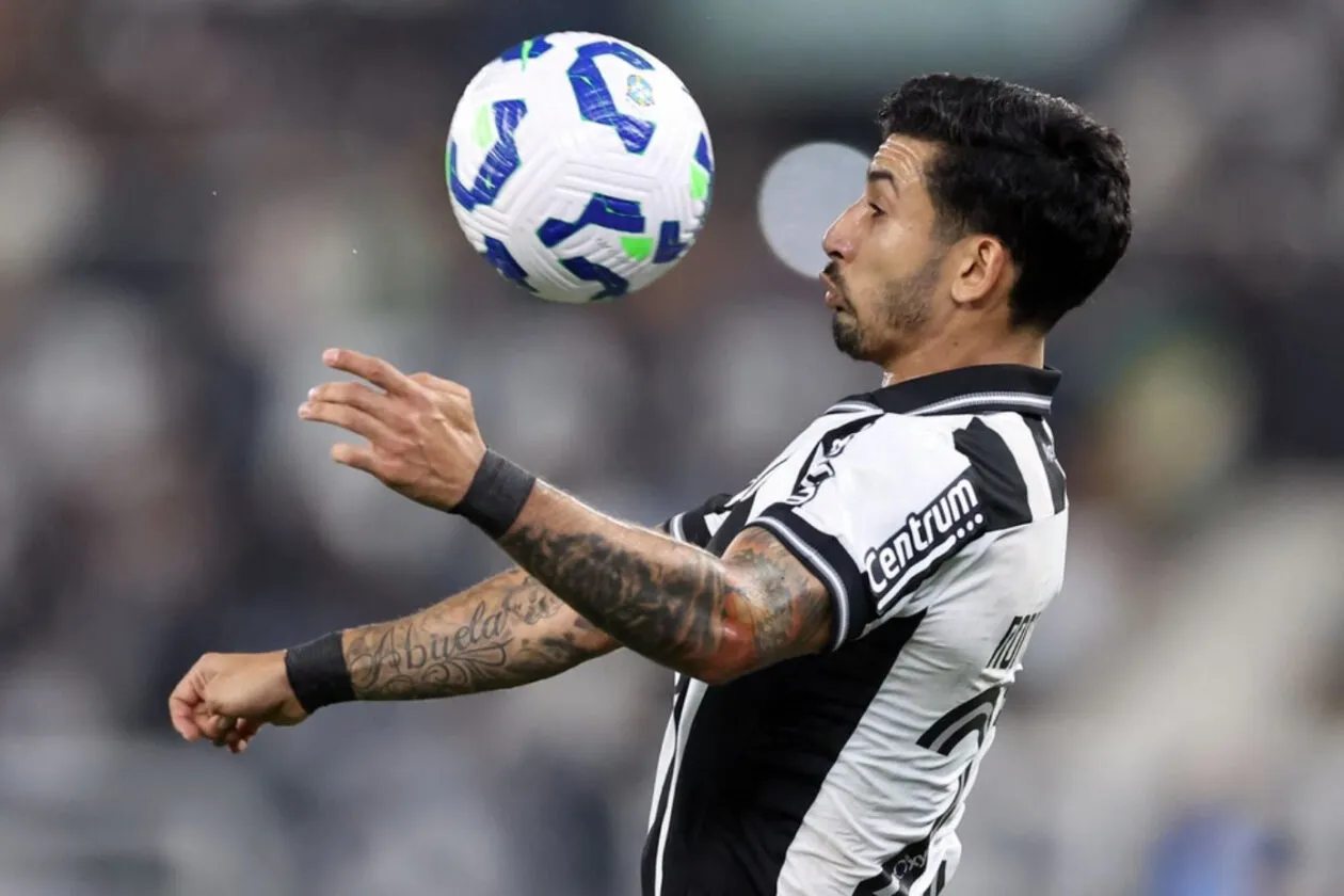 Sem espaço no Botafogo, contratação milionária fica fora e tem futuro em aberto