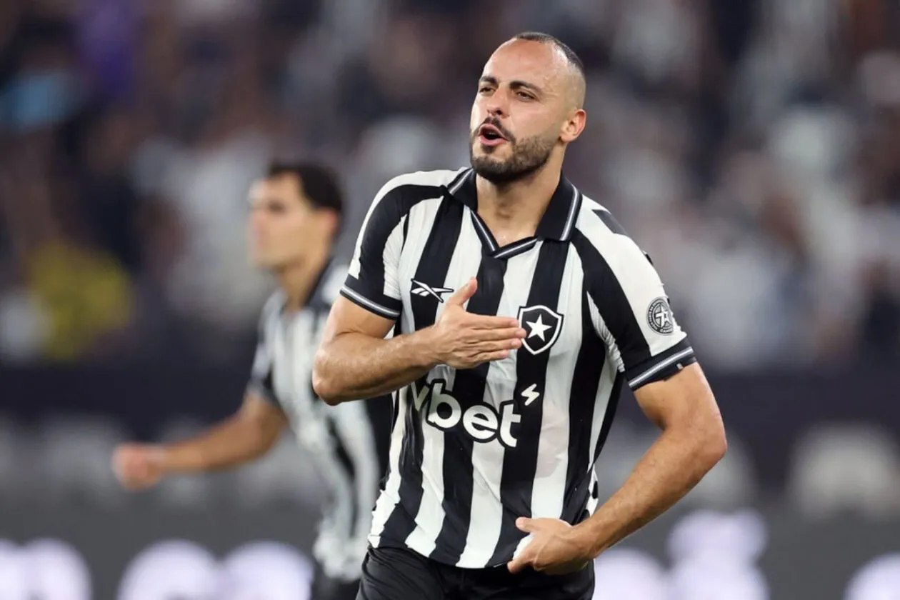 Arthur Cabral ganha nova chance no Botafogo no clássico contra o Flamengo sob forte pressão