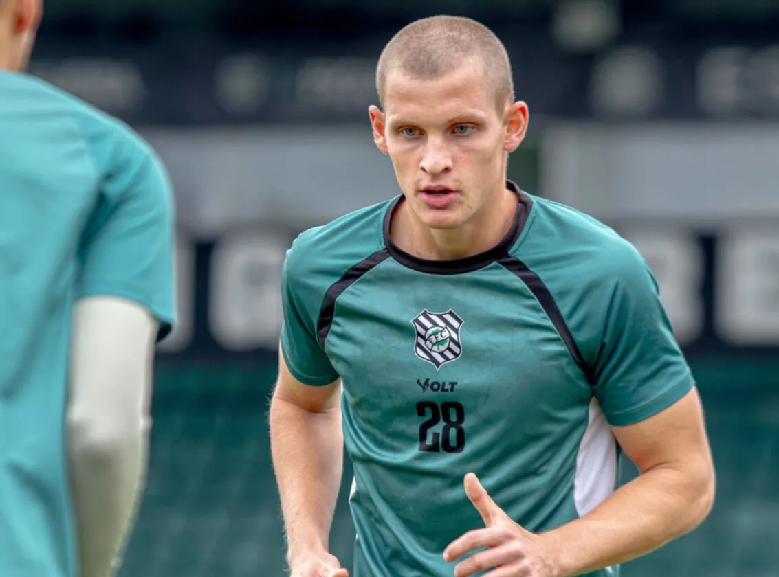 Figueirense surpreende no treino e promessa da base surge entre os titulares