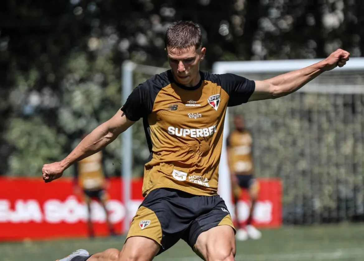 Promessa pedindo passagem? O treino do São Paulo que deixou a comissão de olho