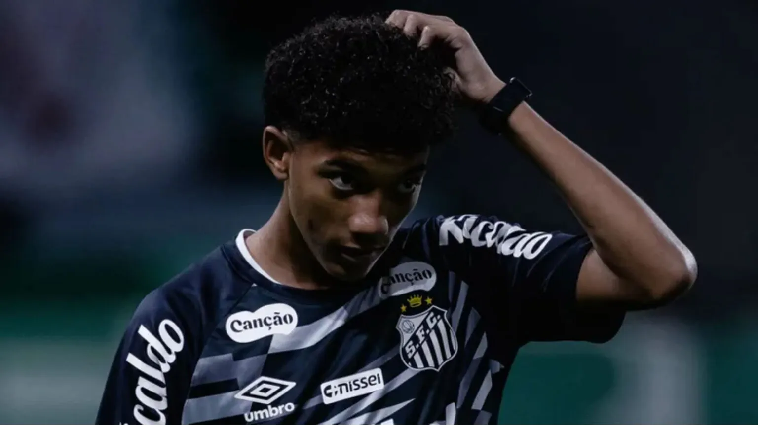 Sem jogar há mais de um mês, Robinho Jr é liberado pelo Santos e pode arrumar as malas para a Europa