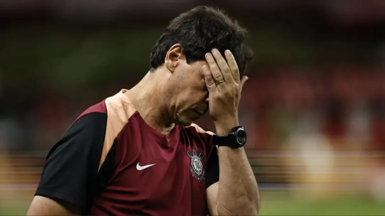 Dilema no Parque São Jorge: por que o banco do Corinthians virou uma pedra no sapato de Diniz?