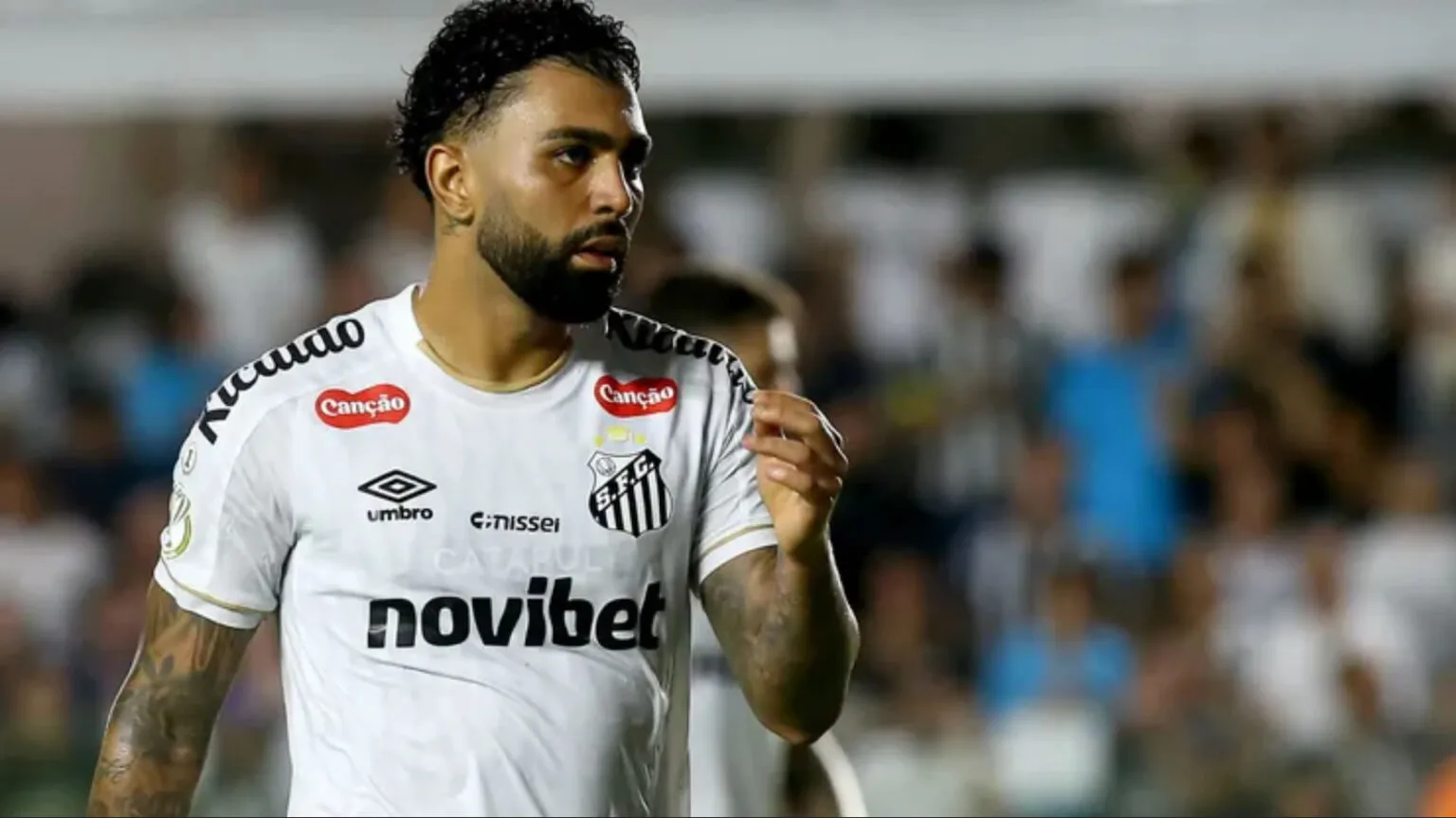 Gabigol reencontra "vítima" e mira mais um gol para seguir na sua melhor fase pelo Santos