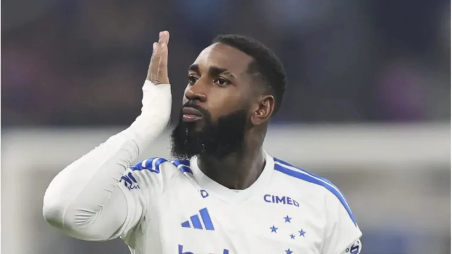 Transferência de Gerson ao Cruzeiro acende fúria e debate histórico no Flamengo
