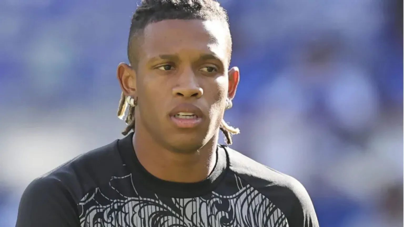 Clima tenso no Nilton Santos: vaias da torcida e o futuro de Danilo no Botafogo