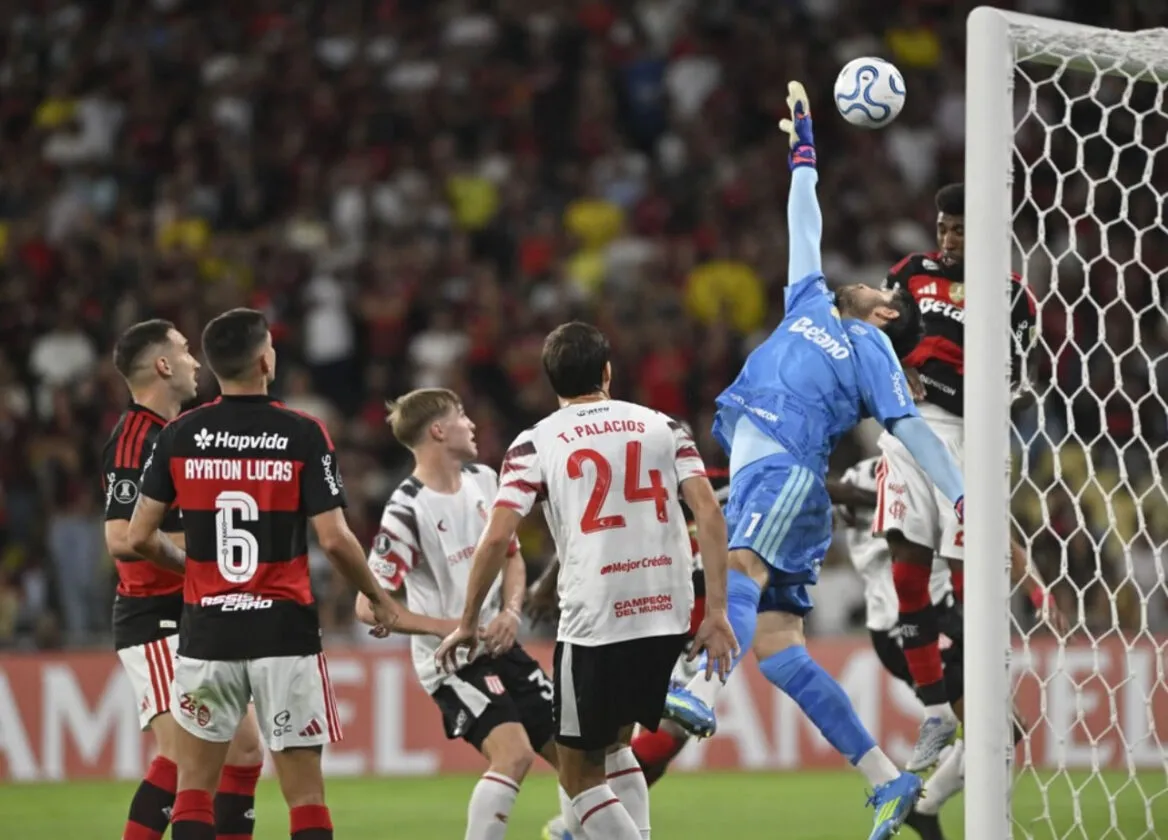 Goleiro Rossi abre o jogo sobre fase no Flamengo e revela como lida com pressão no Ninho