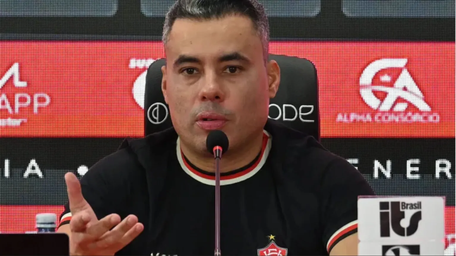 Jair Ventura manda recado forte após revés contra o Vasco e manda aviso ao adversário sobre a volta