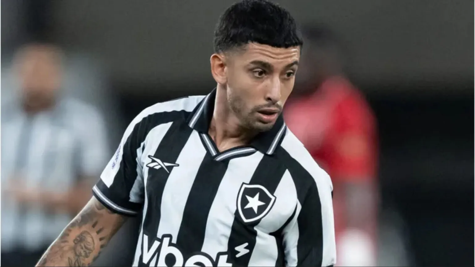 Botafogo no mercado: Alessandro Brito quebra o silêncio sobre Santi Rodríguez e Matheus Martins