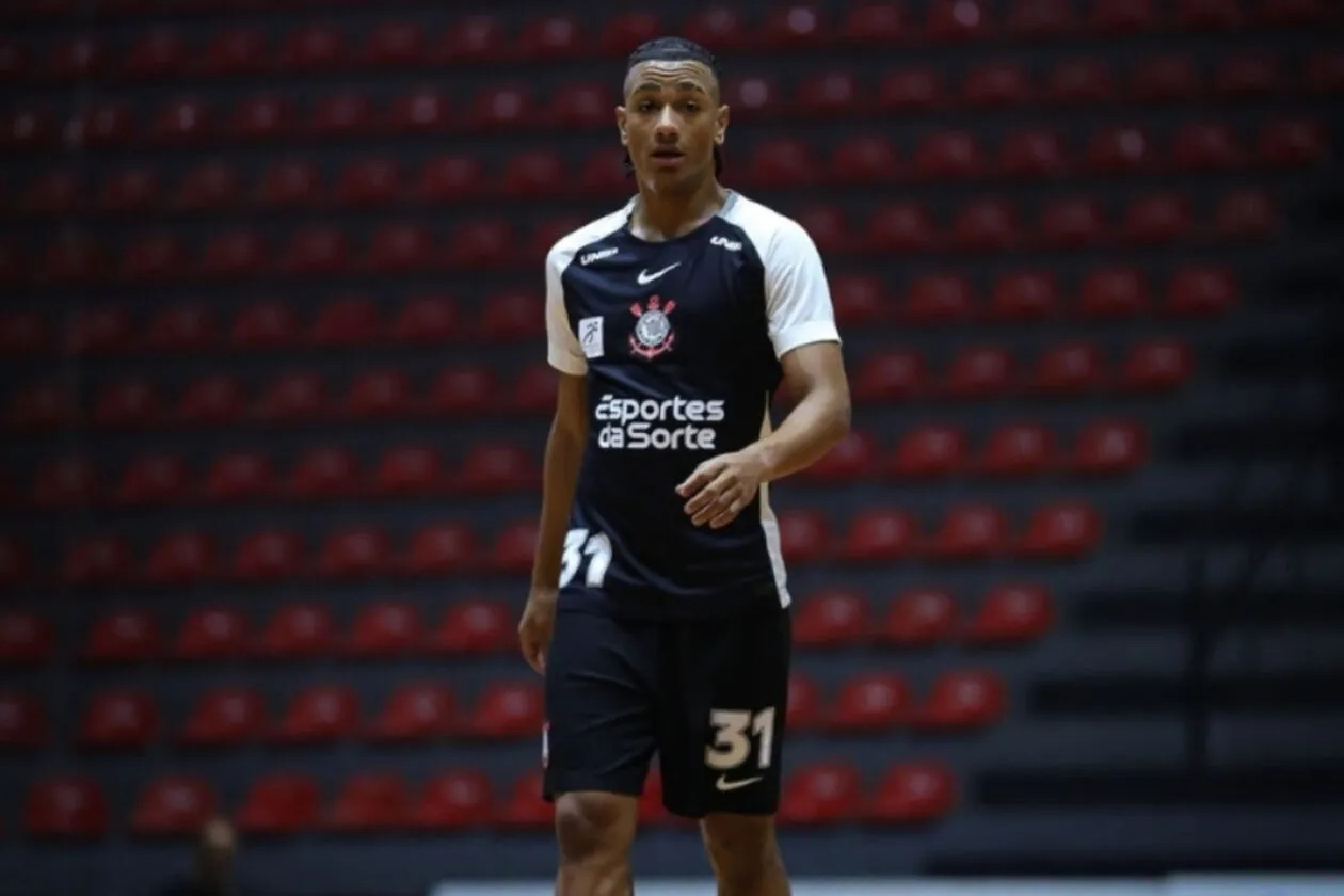 A surpresa de Diniz no Corinthians: destaque do futsal passa por testes no futebol de campo