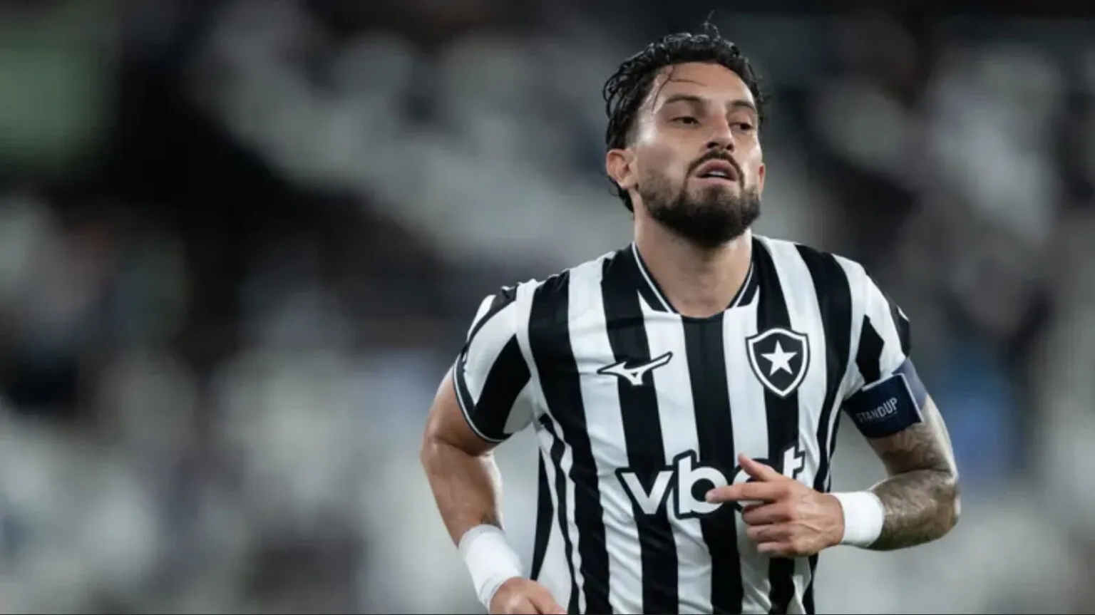 Baixa de peso no Botafogo: lesão inesperada tira peça fundamental do duelo com Palmeiras