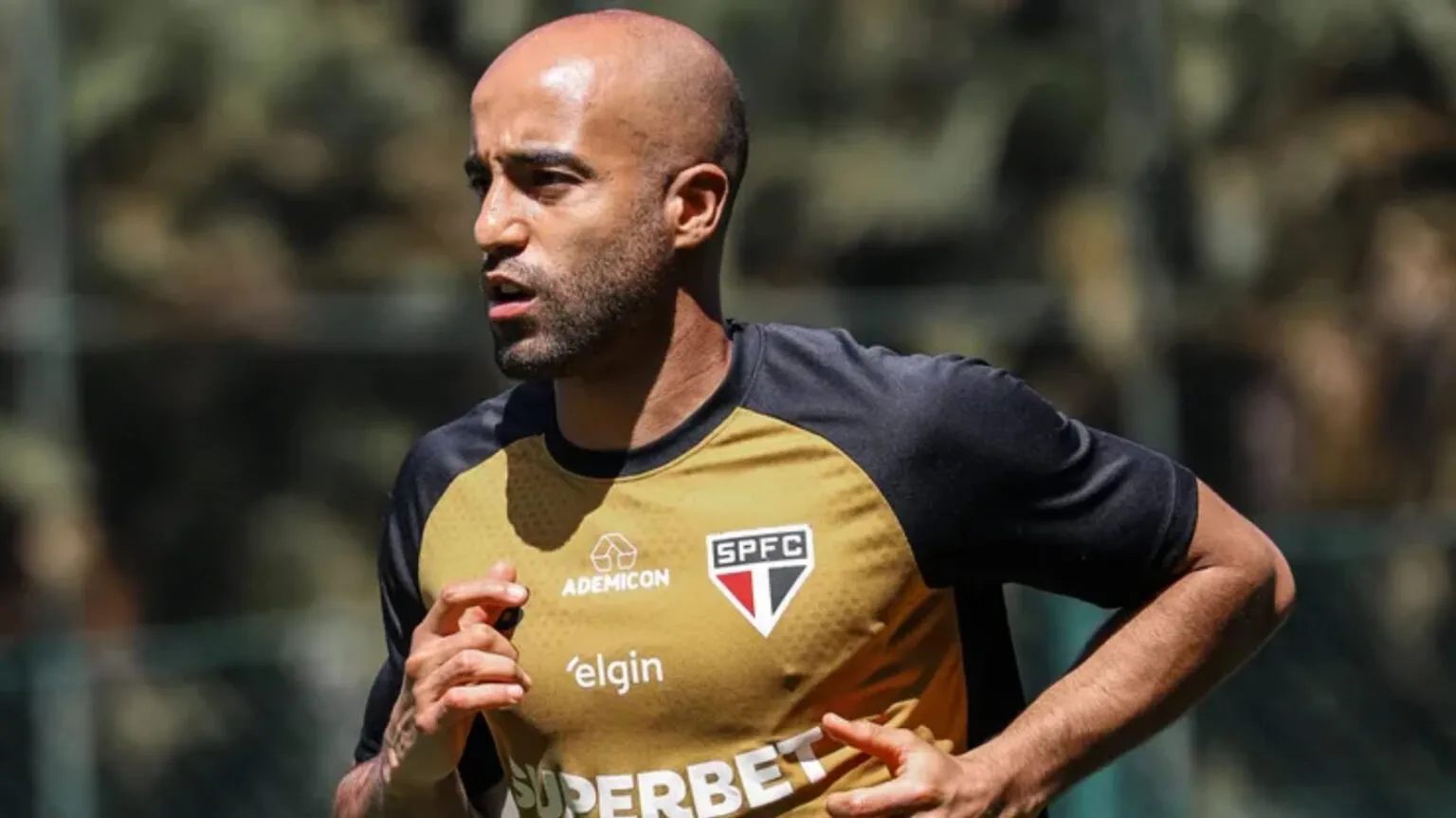 Novo prazo definido: o dia do retorno de Lucas Moura aos gramados pelo São Paulo